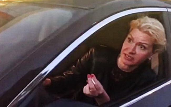 Нормальная человеческая реакция: скандальная чиновница о плевках и матах